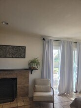 639 Calle Tulipan in Thousand Oaks, CA - Foto de edificio - Building Photo