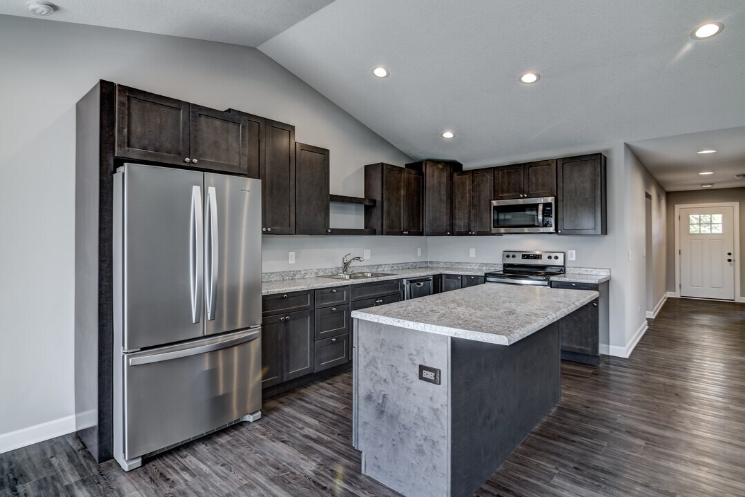564 W 9th St, Unit 054 in New Richmond, WI - Building Photo