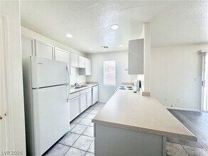 1040 Pahrump Valley Blvd in Pahrump, NV - Building Photo - Building Photo
