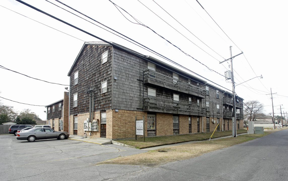 Live Oak Apartments in Metairie, LA - Foto de edificio