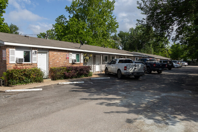 Oak Manor Apartments in Pasadena, TX - Building Photo - Building Photo