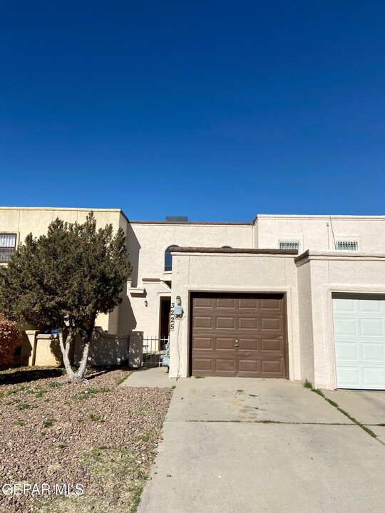 3225 Isla Banderas Way in El Paso, TX - Building Photo