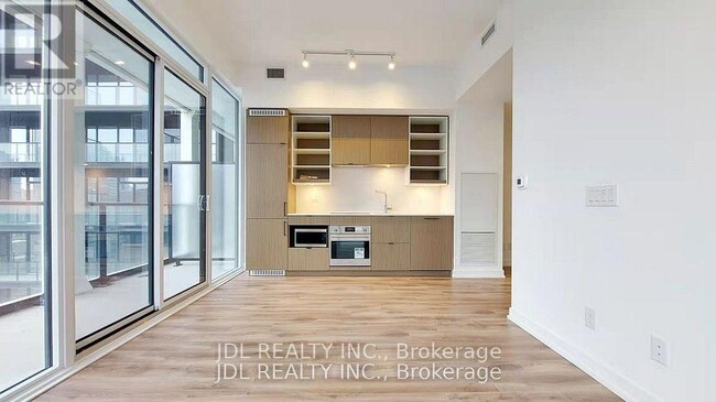20-1220 Edward St