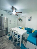 4938 Alder Dr, Unit Alder Dr in West Palm Beach, FL - Building Photo