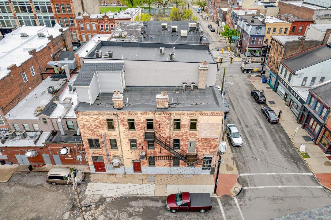 16 Bedford Sq, Unit 200 in Pittsburgh, PA - Building Photo