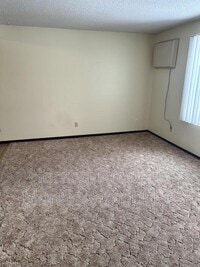 905 Center St S photo'