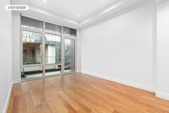 21-59-59 44th Dr in Queens, NY - Building Photo - Building Photo
