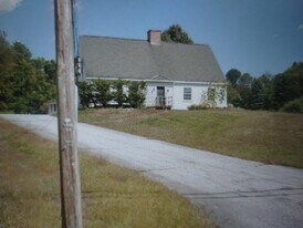 15 Emerson Rd, Unit First Floor in Milford, NH - Building Photo