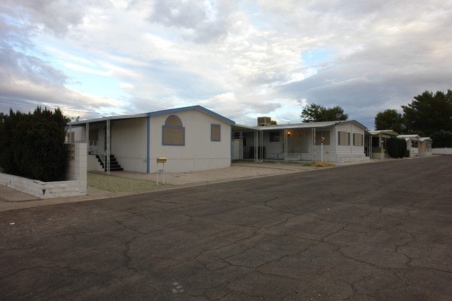 4221 E Stewart Ave in Las Vegas, NV - Foto de edificio - Building Photo