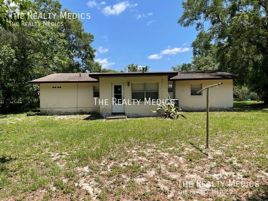 526 S Thompson Ave in DeLand, FL - Building Photo
