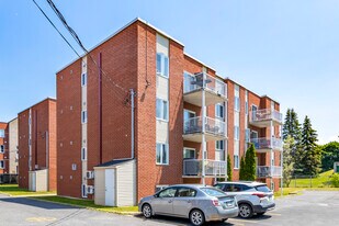 5379 Milan in Brossard, QC - Building Photo