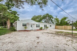 7601 32nd Ave N in St. Petersburg, FL - Building Photo