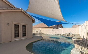 7323 N 82nd Ave in Glendale, AZ - Building Photo - Building Photo