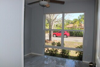 921 Pine Terrace in Lake Worth Beach, FL - Building Photo - Building Photo