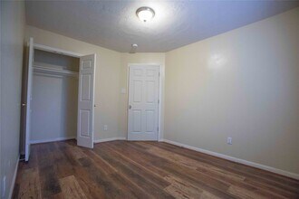 7824 Comal St in Houston, TX - Foto de edificio - Building Photo
