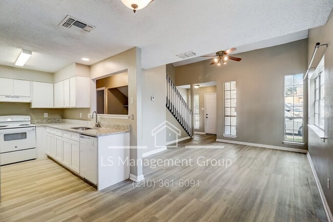 7523 Oak Chase