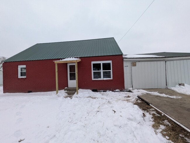 property at 1005 S Pittenger Rd