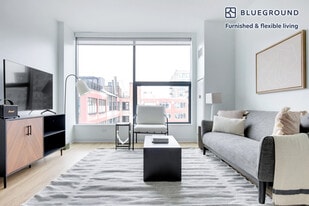 808 W Van Buren St in Chicago, IL - Building Photo