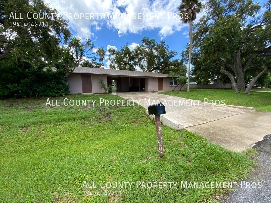 5825 Nutmeg Ave in Sarasota, FL - Building Photo