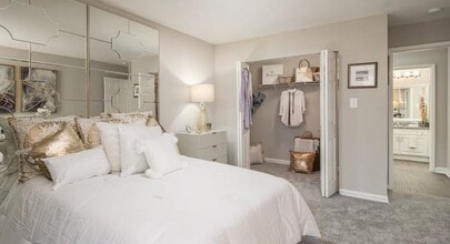 7100 Roswell Rd in Atlanta, GA - Foto de edificio - Building Photo