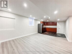 1584 Stevenson St in Milton, ON - Building Photo - Building Photo