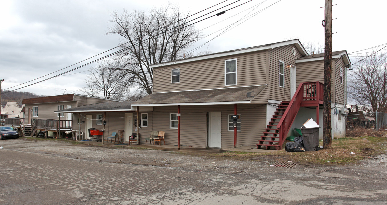 317 13th St W in Huntington, WV - Building Photo