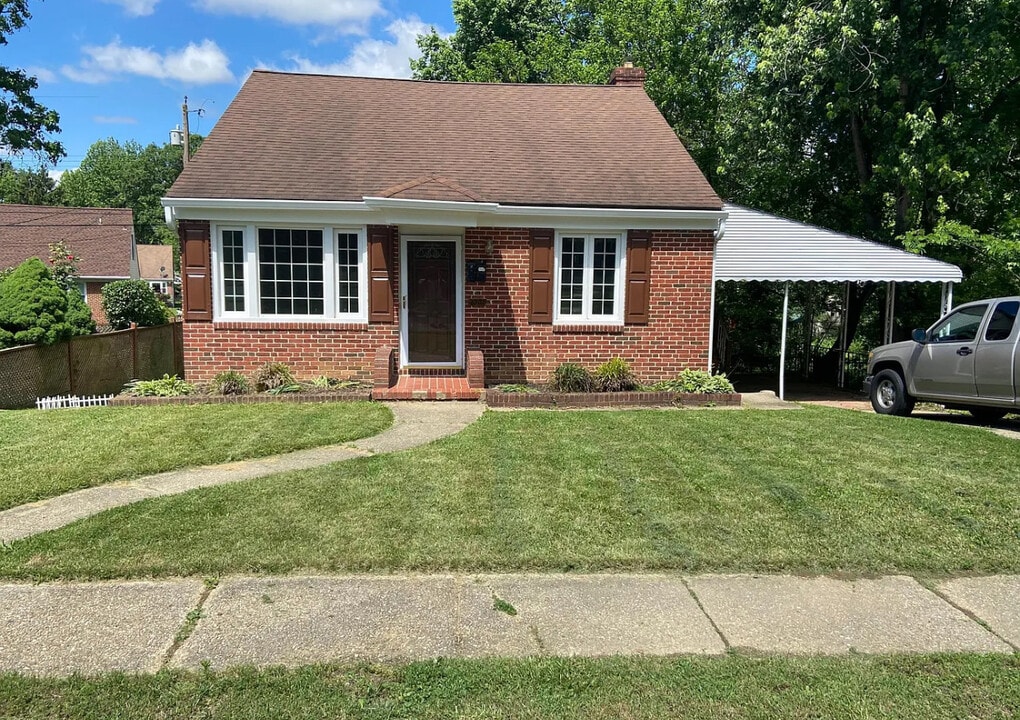 3900 Elmora Ave in Baltimore, MD - Building Photo