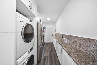 3551 SW 10th St in Miami, FL - Building Photo - Building Photo