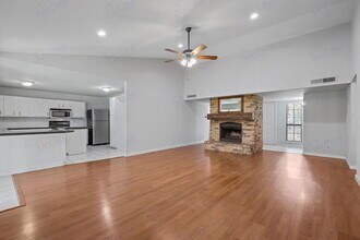3905 Windflower Ln in Fort Worth, TX - Building Photo - Building Photo