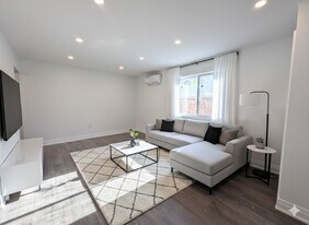 184 Ottawa St S in Hamilton, ON - Building Photo