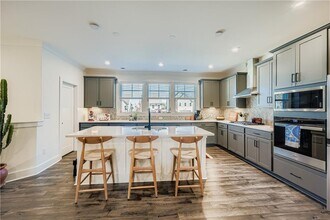 568 Avondale Pk Cir in Decatur, GA - Building Photo - Building Photo