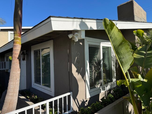 292 16th Pl, Unit A in Costa Mesa, CA - Foto de edificio - Building Photo