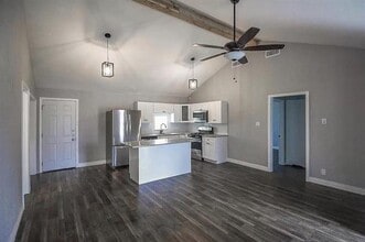 2733 Livingston Ave in Fort Worth, TX - Building Photo - Building Photo