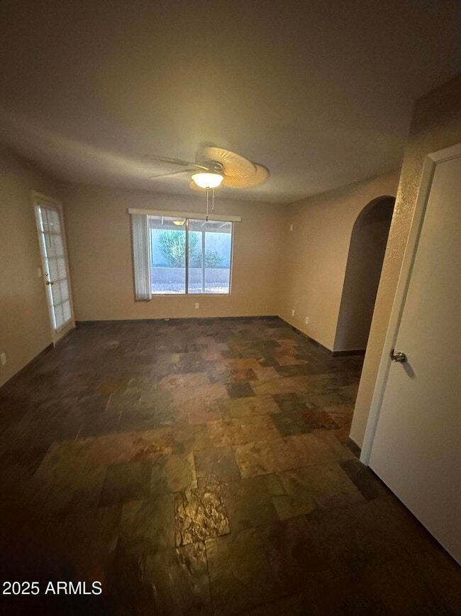 4934 W Grovers Ave in Glendale, AZ - Foto de edificio - Building Photo
