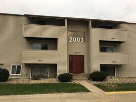 2003 S Mattis Ave in Champaign, IL - Building Photo