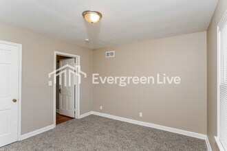 4854 N 73rd St in Milwaukee, WI - Building Photo - Building Photo