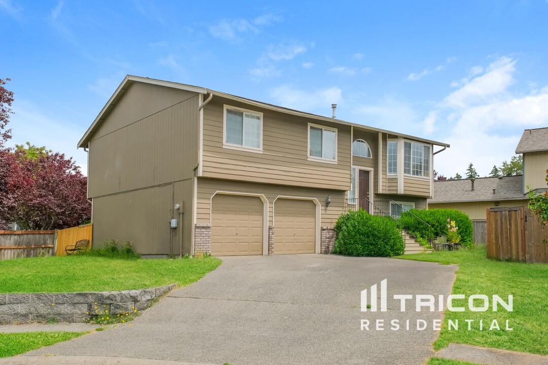 17009 116th Ave E in Puyallup, WA - Building Photo