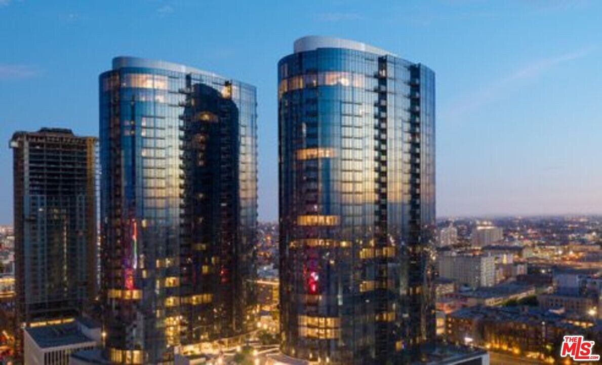 1200 S Figueroa St in Los Angeles, CA - Foto de edificio