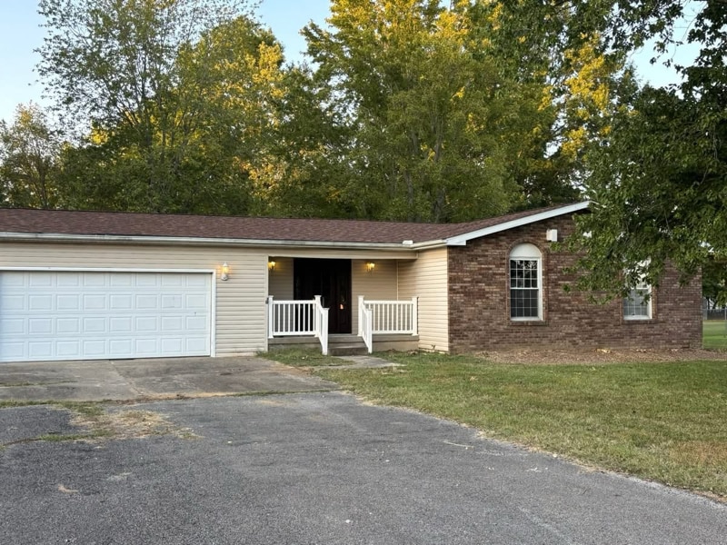 304 Gateway Rd in Marion, IL - Building Photo