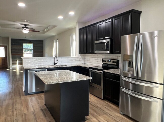 146 Texas Thistle in New Braunfels, TX - Foto de edificio - Building Photo