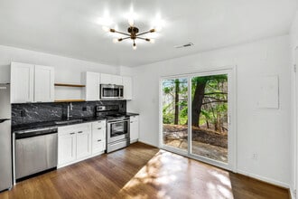 2702 Gatewood Cir in Charlottesville, VA - Building Photo - Building Photo