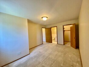 1966 Burton St SE in Grand Rapids, MI - Foto de edificio - Building Photo