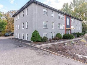 6715 Penn Ave S in Richfield, MN - Foto de edificio - Building Photo