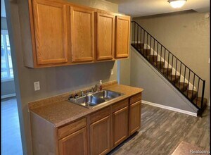 1761 E Evelyn Ave in Hazel Park, MI - Building Photo - Building Photo