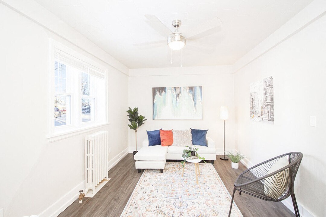 129 Lenore Apartment in Winnipeg, MB - Building Photo