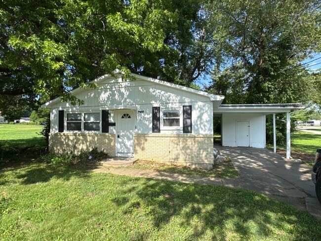 property at 1341 S Oak Grove Ave