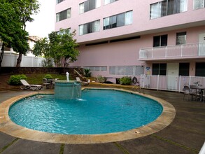 1020 Green St, Unit 102 in Honolulu, HI - Foto de edificio - Building Photo