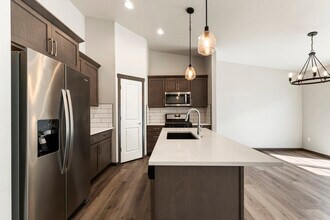 Thayer Cottages in Rathdrum, ID - Foto de edificio - Building Photo