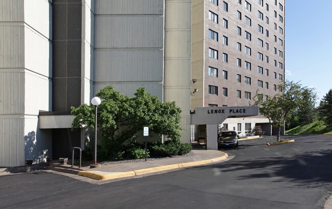 Lenox Place in Duluth, MN - Building Photo - Building Photo