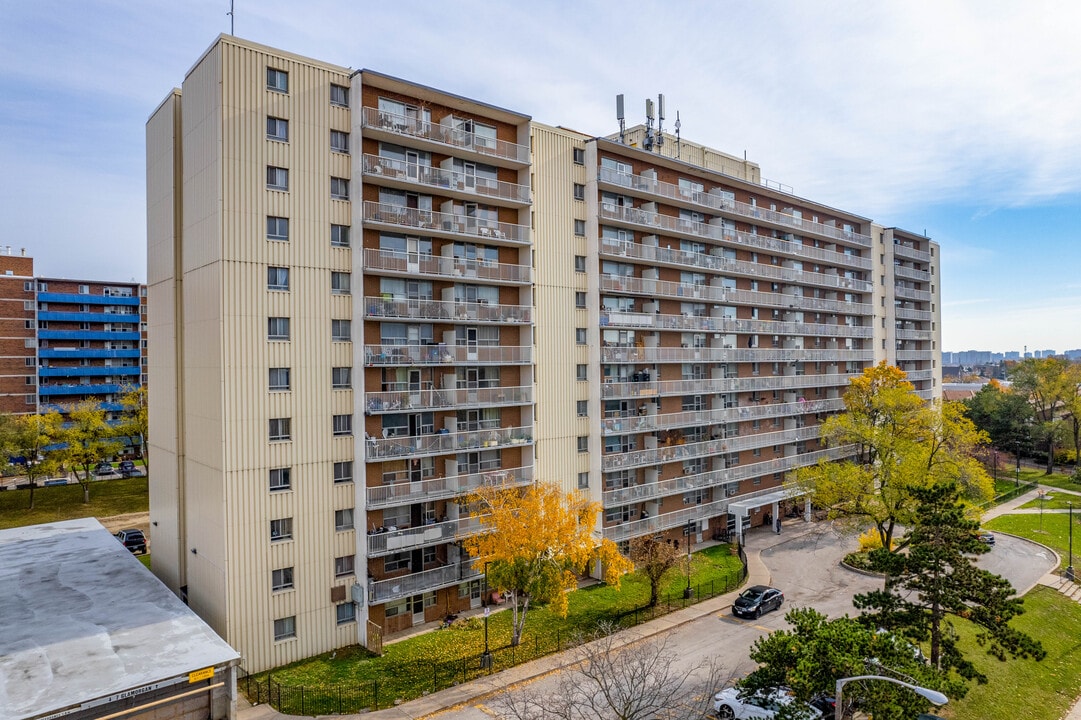 Kennedy Dundalk in Toronto, ON - Building Photo